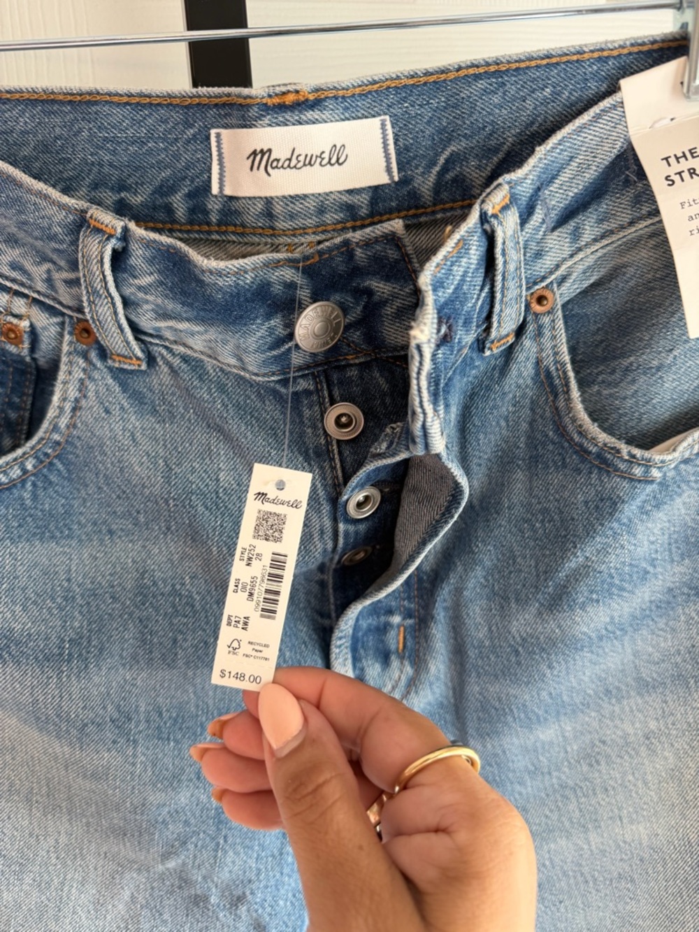 NWT Madewell Faded Light Blue Straight Jeans Leg.
Women’s Size: 28 - Picture 3 of 10